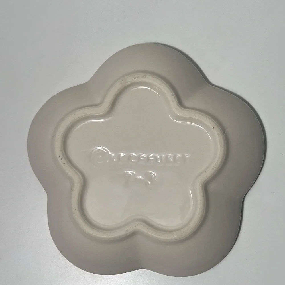 Le Creuset Stoneware Flower Petal Scalloped Trinket Dish Plate Tray